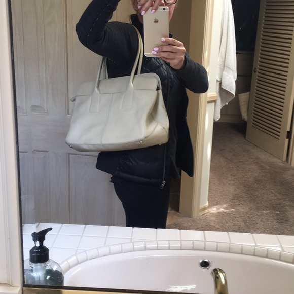 TOD'S pebbled leather shoulder bag - Picture 5 of 5